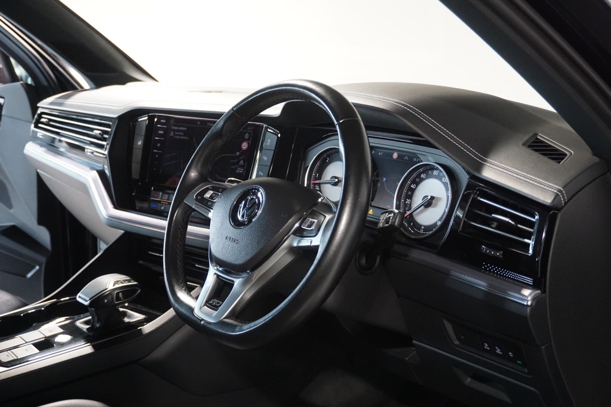 Volkswagen Touareg 3.0 TDI V6 R-Line SUV 5dr Diesel Tiptronic 4Motion Euro 6 (s/s) (286 ps)